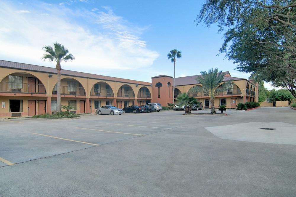 Super 8 By Wyndham Houston Webster Nasa Hotel Exterior foto